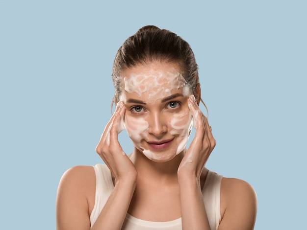 Oczyszczanie twarzy dla zdrowej i promiennej cery